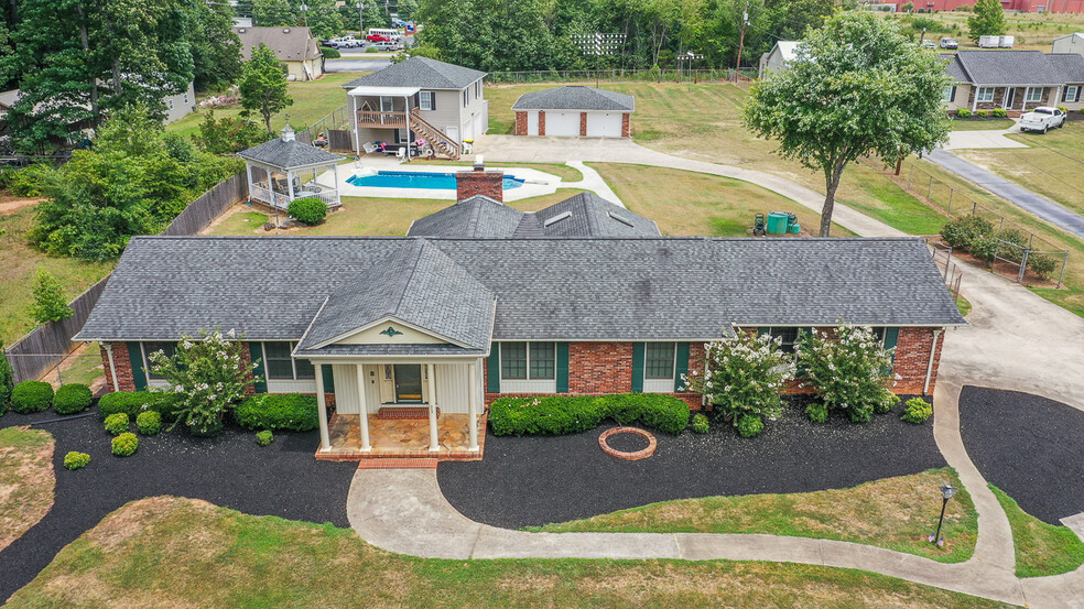 303 Powdersville Main, Easley, SC for sale - Primary Photo - Image 1 of 1