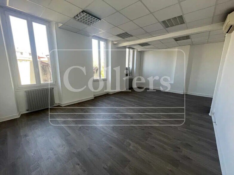 Office in Marseille for lease - Interior Photo - Image 3 of 9