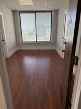 1527 19th St, Bakersfield, CA for lease Interior Photo- Image 2 of 6