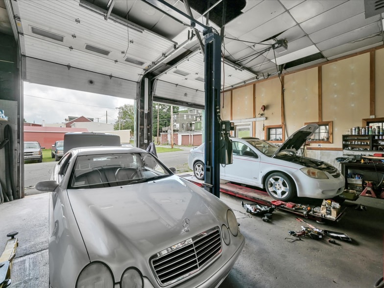 39 E Walnut St, Ashland, PA for sale - Building Photo - Image 2 of 8