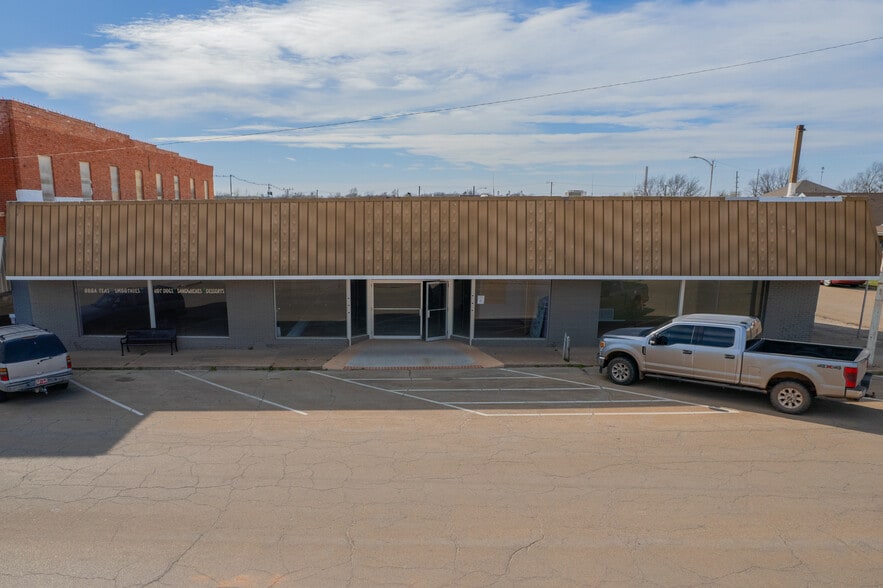 221 N Cleveland Ave, Cushing, OK for sale - Building Photo - Image 3 of 38