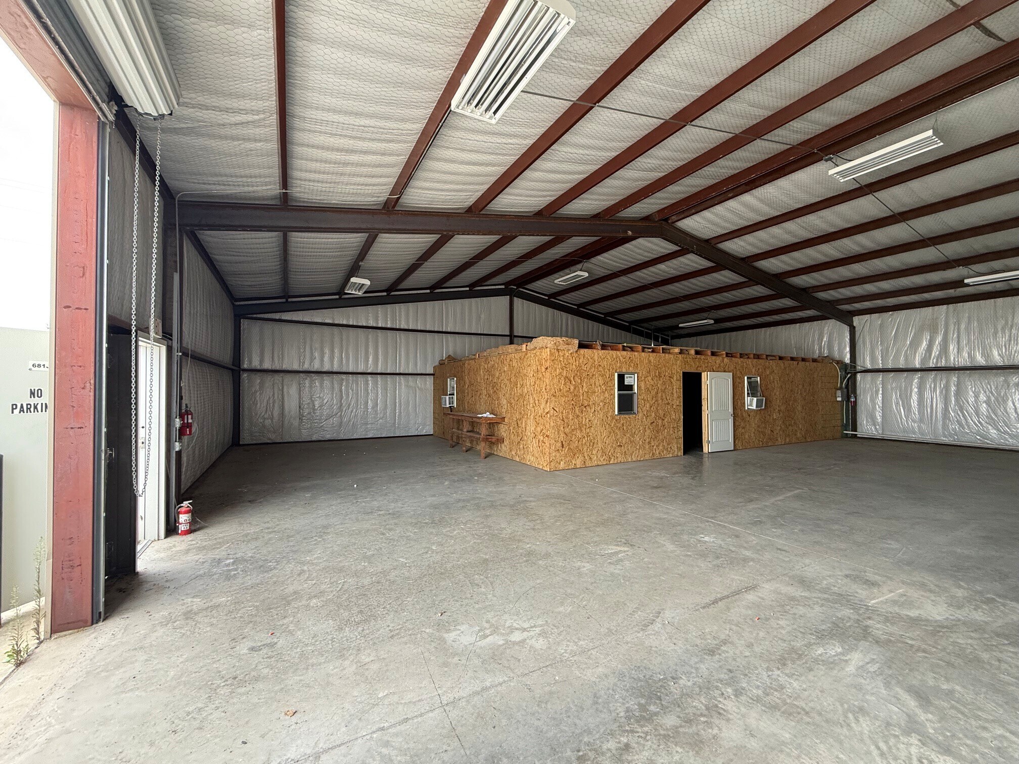 681 Eastgate Rd, Midlothian, TX for lease Interior Photo- Image 1 of 3