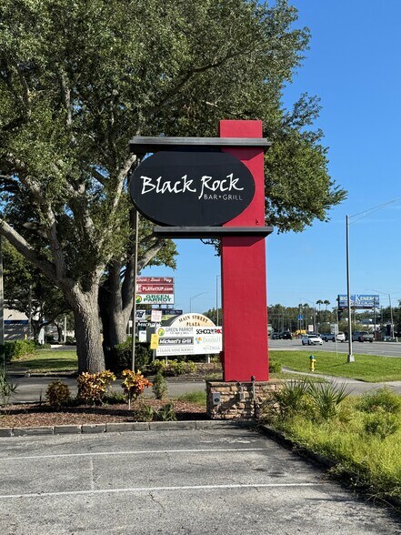 11702 N Dale Mabry Hwy, Tampa, FL à louer - Photo du bâtiment - Image 2 de 2