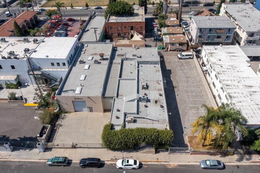 1115 Lillian Way, Los Angeles, CA for sale - Building Photo - Image 2 of 4