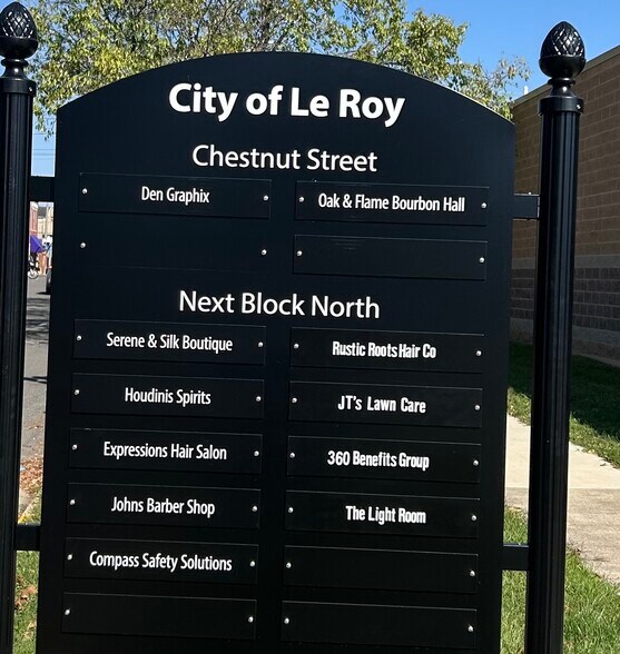 202 E Center St, Le Roy, IL à louer - Photo du bâtiment - Image 2 de 3