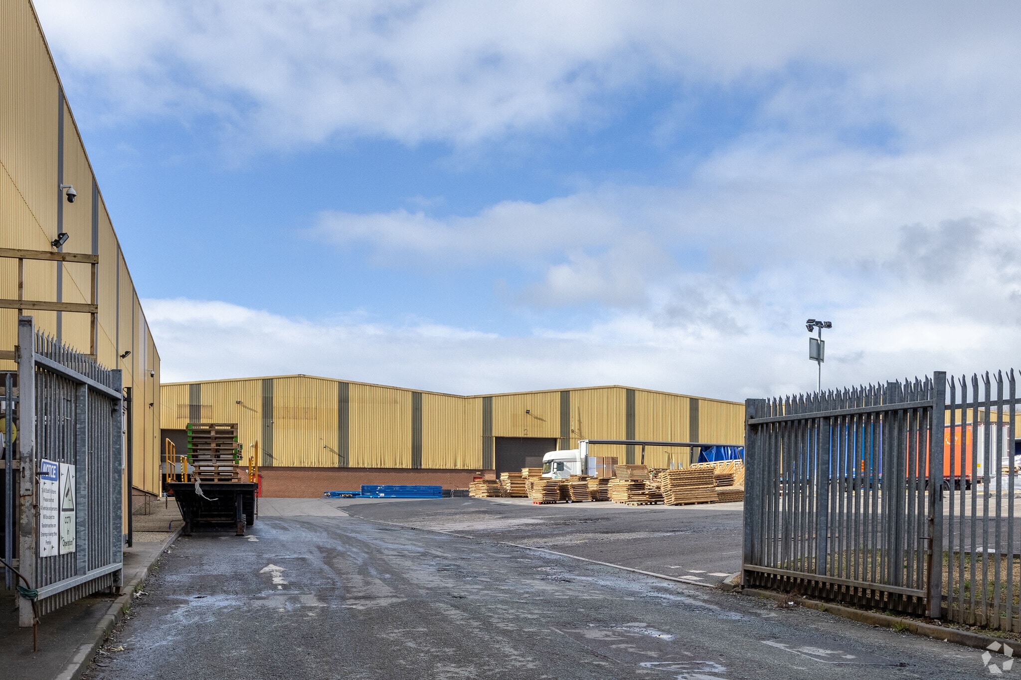 Hawkins Dr, Cannock for lease Primary Photo- Image 1 of 3