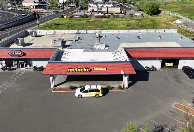 Plus de détails pour 1525 Holiday Ln, Fairfield, CA - Commerce de détail à vendre