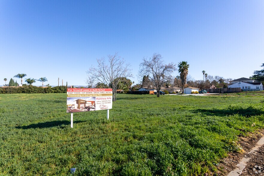 22200 Barton Rd, Grand Terrace, CA à vendre - Photo du bâtiment - Image 3 de 5