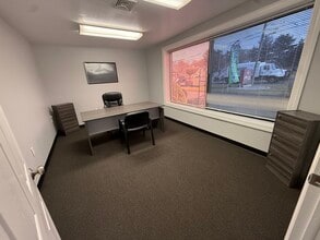 1761 Berlin Tpke, Wethersfield, CT à louer Photo intérieure- Image 2 de 13