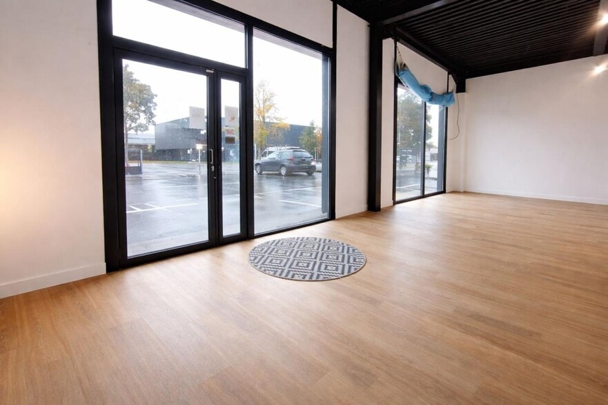 Flex in Toulouse for lease - Interior Photo - Image 2 of 4