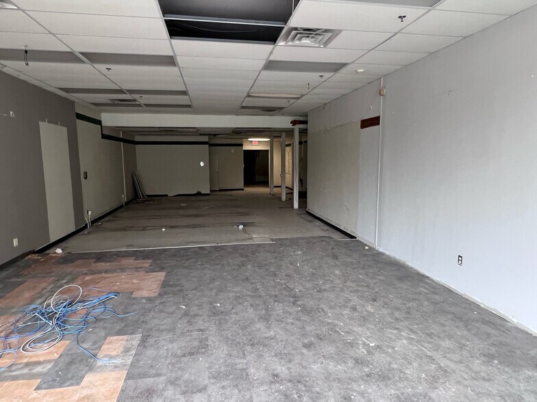 707 W Cross St, Ypsilanti, MI à louer - Photo intérieure - Image 2 de 5