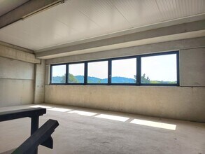 Flex in Cuers for lease Interior Photo- Image 2 of 4