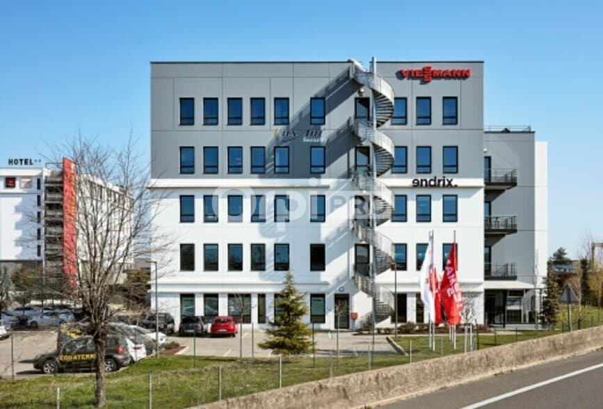 Office in Saint-Priest for lease - Building Photo - Image 1 of 12