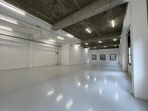 Flex in Limonest for lease Interior Photo- Image 2 of 19
