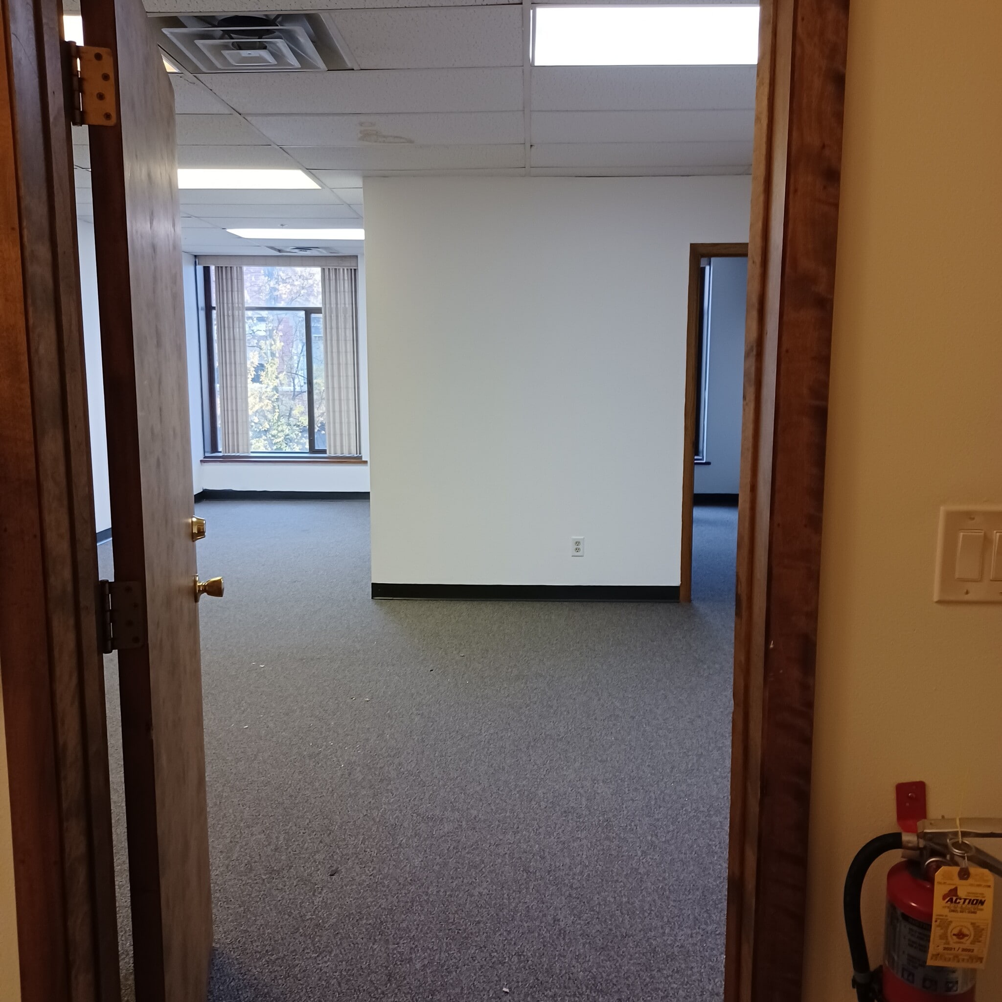 831 N Grand Ave, Waukesha, WI for lease Interior Photo- Image 1 of 4