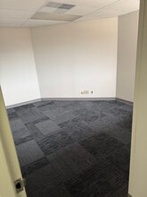 127 Gaither Dr, Mount Laurel, NJ for lease Interior Photo- Image 1 of 8