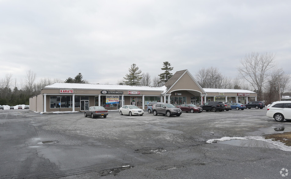 324 Quaker Rd, Queensbury, NY for sale - Primary Photo - Image 1 of 1