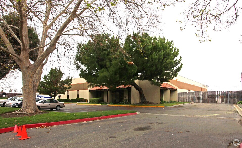 1501 Martin Ave, Santa Clara, CA à louer - Photo du bâtiment - Image 2 de 9