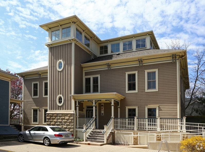 225 W Jefferson Ave, Naperville, IL for lease - Building Photo - Image 2 of 8