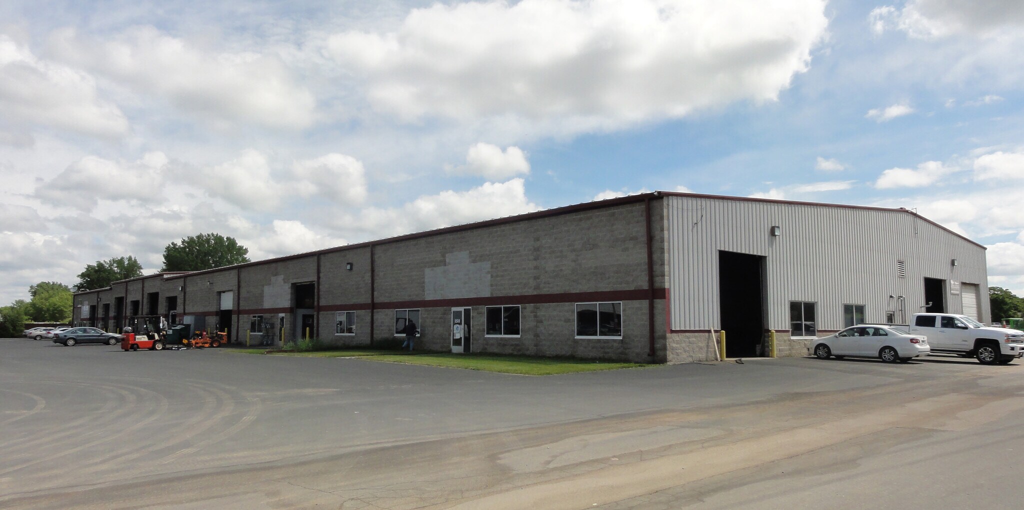 1555 Maras St, Shakopee, MN for lease Primary Photo- Image 1 of 3