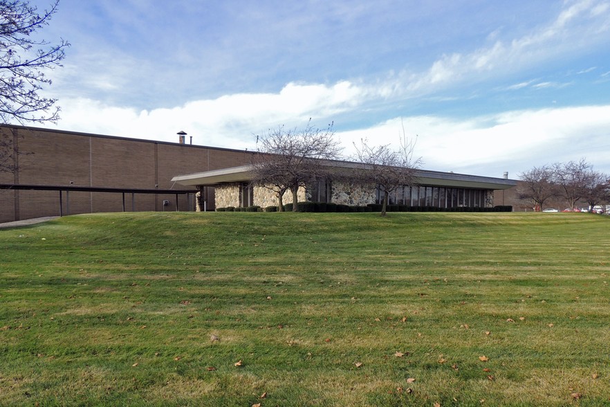 9053-9075 N Haggerty Rd, Plymouth, MI for sale - Building Photo - Image 1 of 1