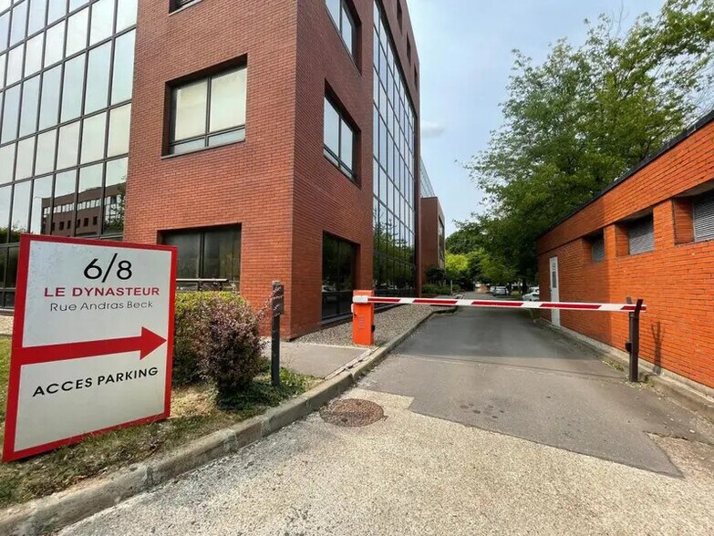 Flex dans Meudon à louer - Photo du bâtiment - Image 3 de 3