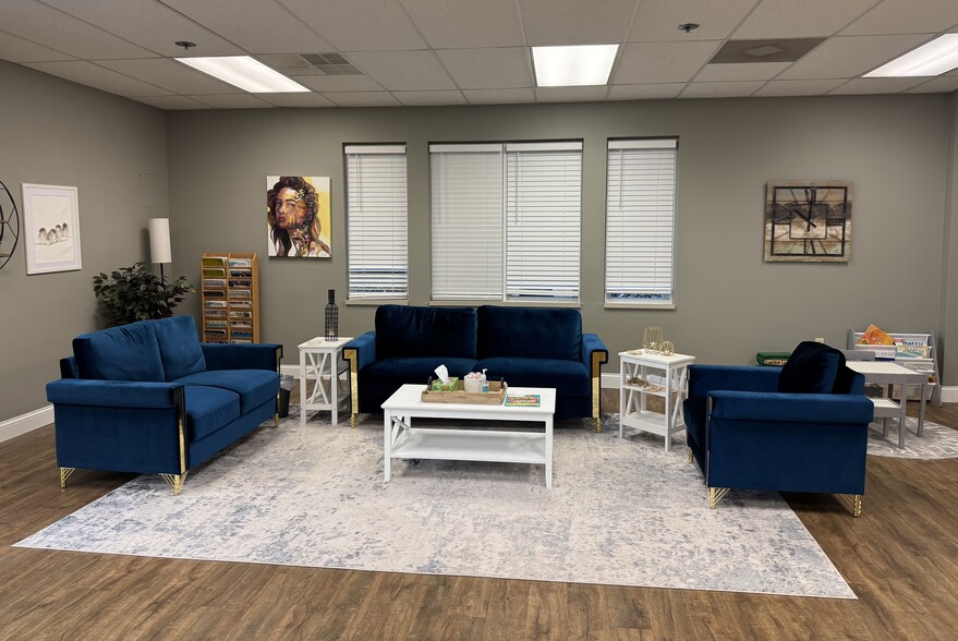 15480 Clayton Rd, Ballwin, MO for sale - Building Photo - Image 3 of 5