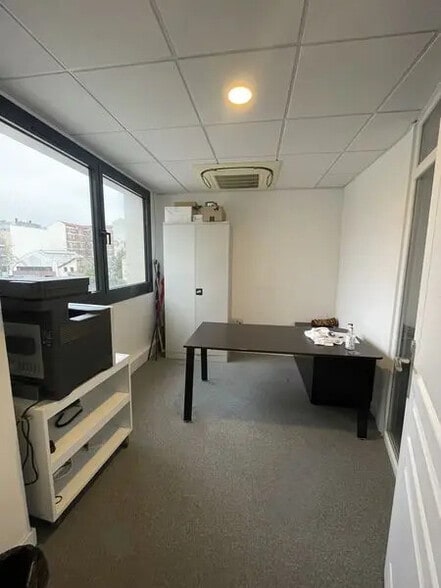 Office in Clichy for sale - Interior Photo - Image 2 of 8