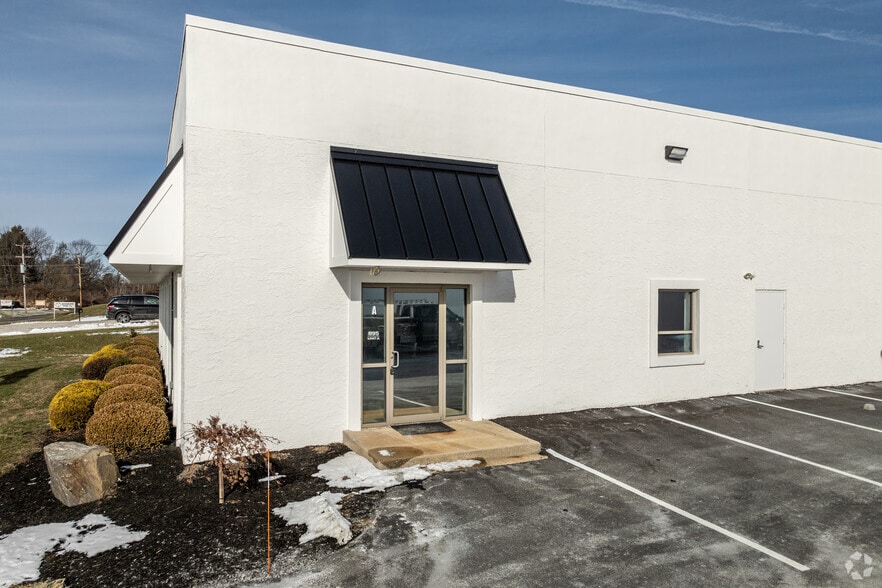 895 Fern Hill Rd, West Chester, PA for lease - Building Photo - Image 3 of 4