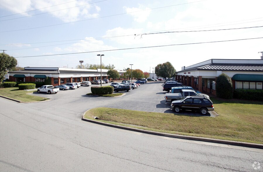 110 Glancy St, Goodlettsville, TN à louer - Photo du bâtiment - Image 3 de 14