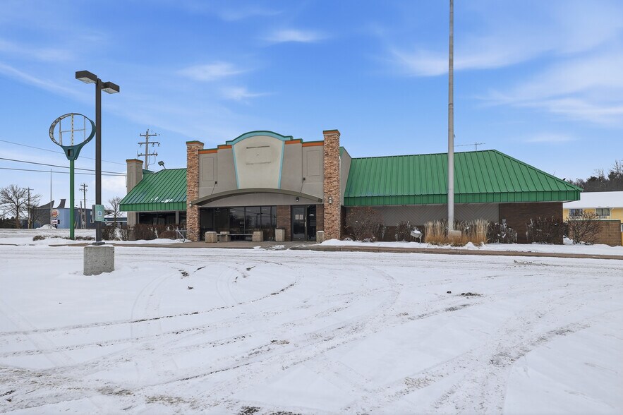 143 Division St, Stevens Point, WI à vendre - Photo du bâtiment - Image 3 de 63