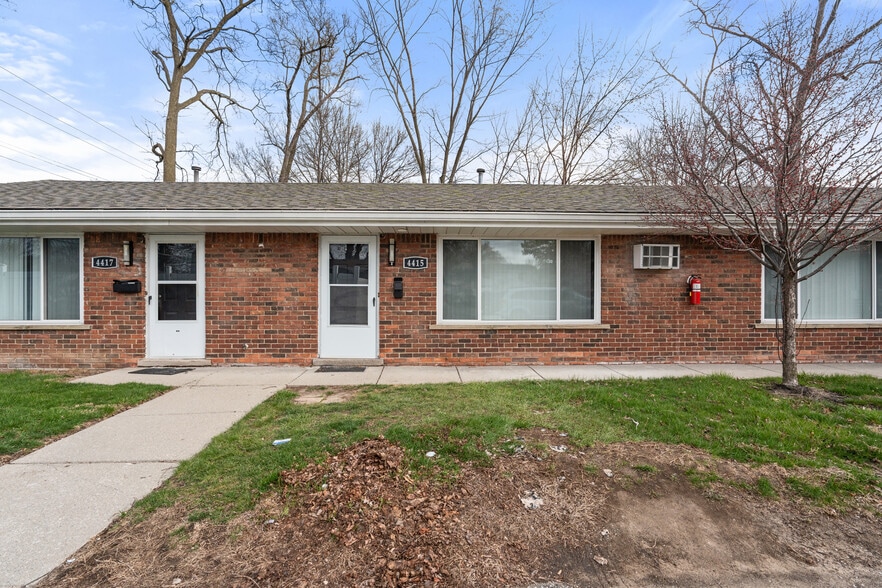 4401 S Crooks Rd, Royal Oak, MI for sale - Primary Photo - Image 1 of 8