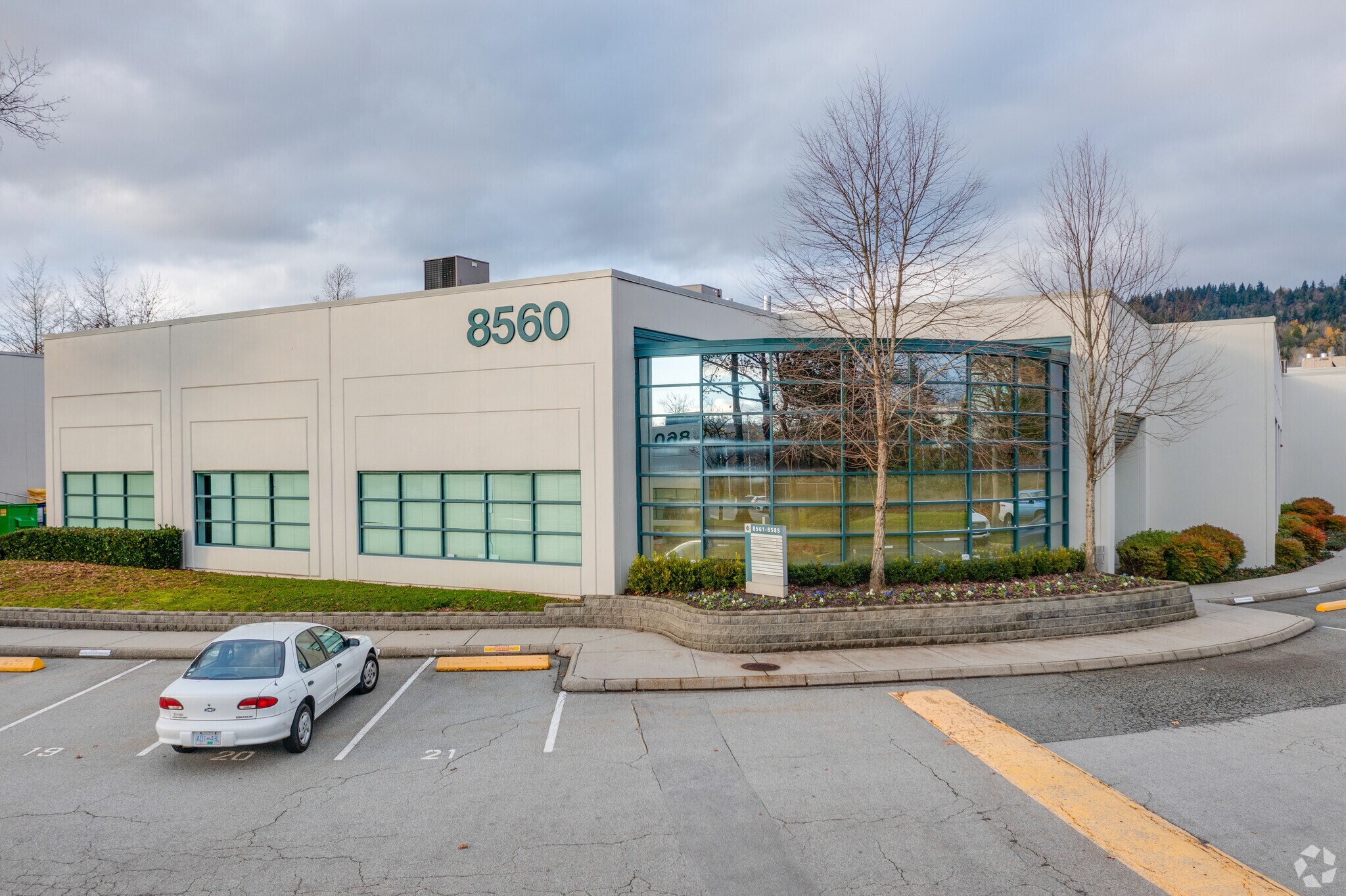 8561-8585 Commerce Ct, Burnaby, BC for sale Primary Photo- Image 1 of 1