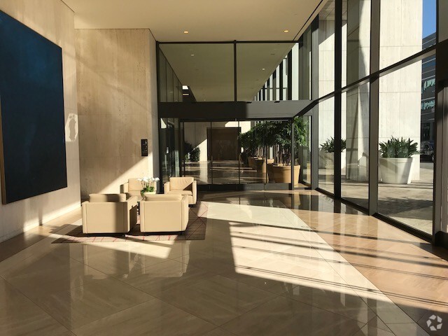 11111 Santa Monica Blvd, Los Angeles, CA for lease - Lobby - Image 3 of 28