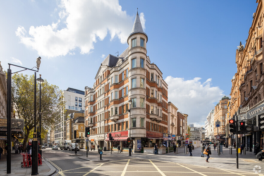 39-41 Charing Cross Rd, London à vendre - Photo principale - Image 1 de 1