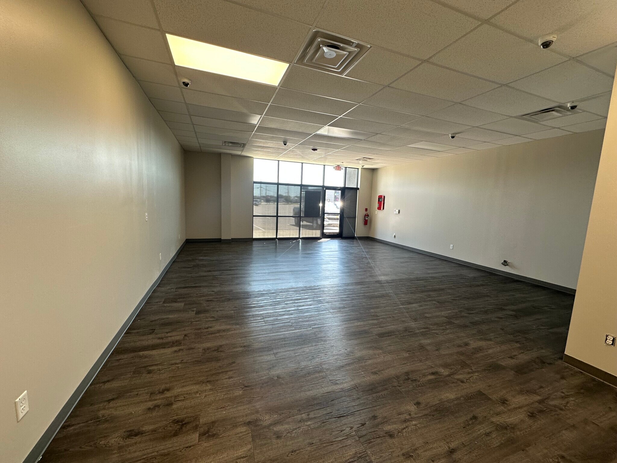 802 W Main St, Jenks, OK for lease Interior Photo- Image 1 of 6