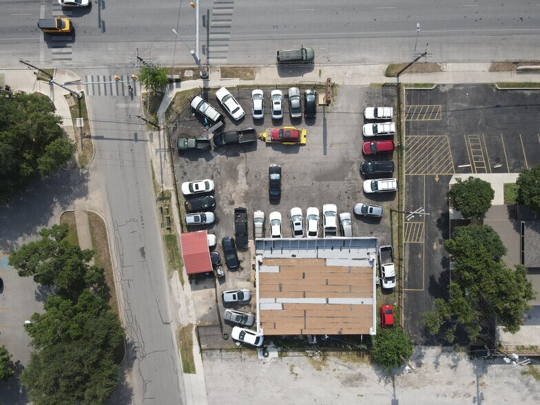 831 S WW White Rd, San Antonio, TX à vendre - Photo du bâtiment - Image 3 de 8
