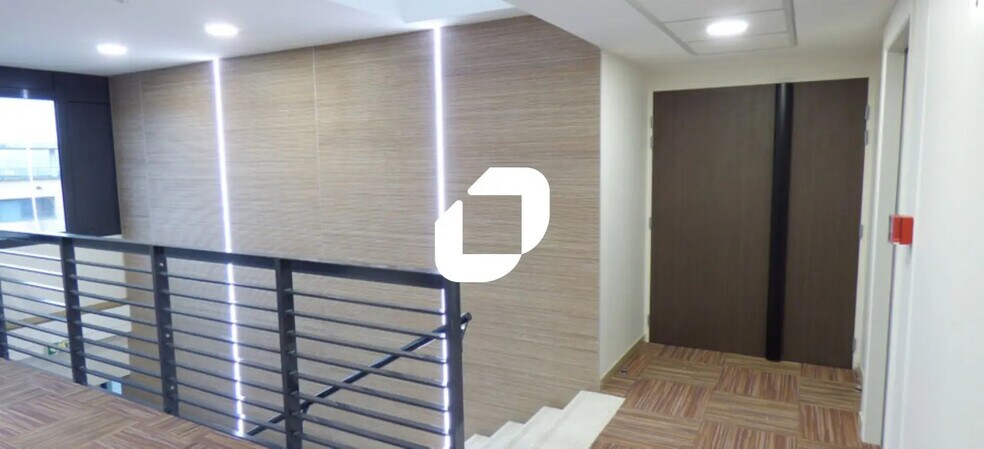 Bureau dans Champs-sur-Marne à louer - Photo du bâtiment - Image 3 de 4