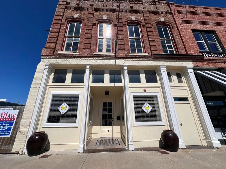 119 E 5th St, Bonham, TX à vendre - Photo du bâtiment - Image 2 de 71