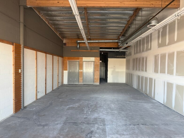 24842-24882 Muirlands Blvd, Lake Forest, CA for lease - Interior Photo - Image 2 of 3