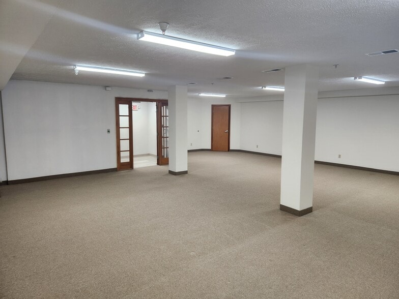 28885 Center Ridge Rd, Westlake, OH for lease - Interior Photo - Image 3 of 8