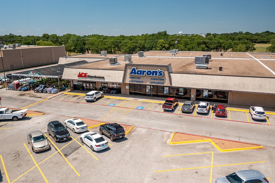 500-1042 W University Dr, Denton, TX for lease - Building Photo - Image 3 of 9