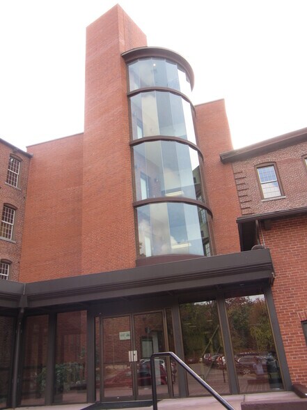 9 Pond Ln, Concord, MA à louer - Photo principale - Image 1 de 12