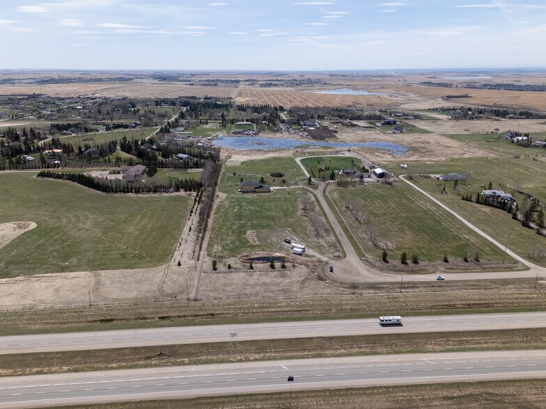 280135 Township Road 242, Chestermere, AB à vendre - Aérien - Image 1 de 22