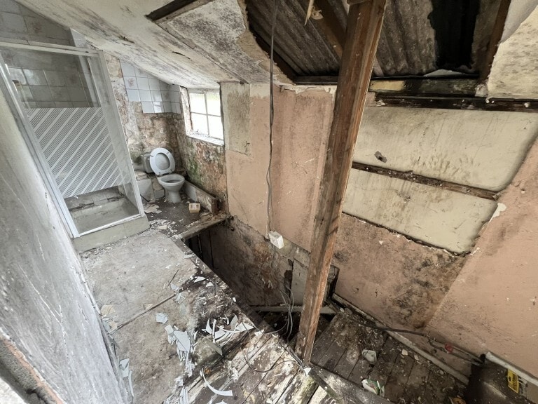 7 Old Llangunnor Rd, Carmarthen for sale - Interior Photo - Image 2 of 6
