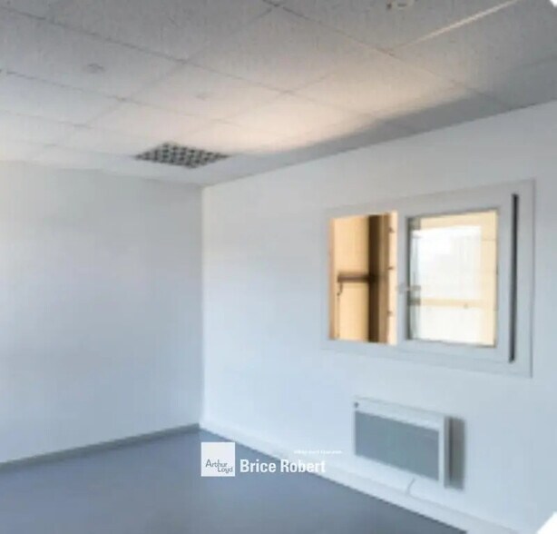 135-215 Rue Hélène Boucher, Rillieux-la-Pape à louer - Photo intérieure - Image 2 de 3