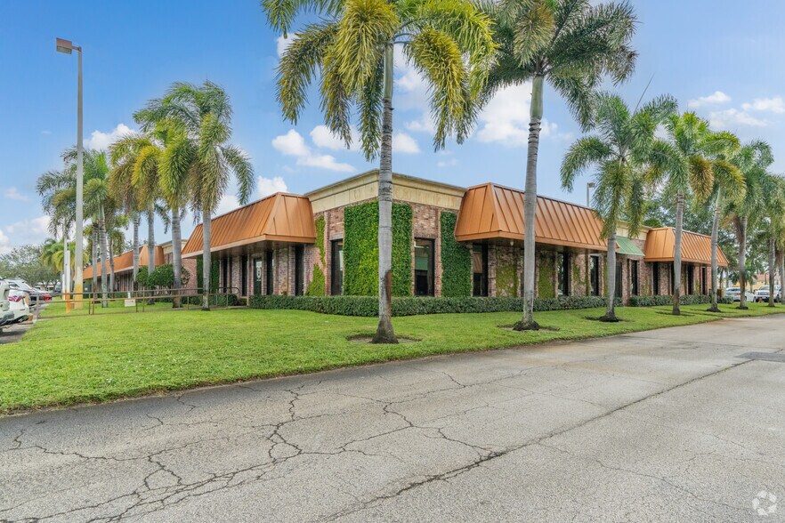 541 S State Road 7, Margate, FL à louer - Photo du bâtiment - Image 3 de 33