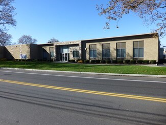 Plus de détails pour 155 Schmitt Blvd, Farmingdale, NY - Industriel à louer