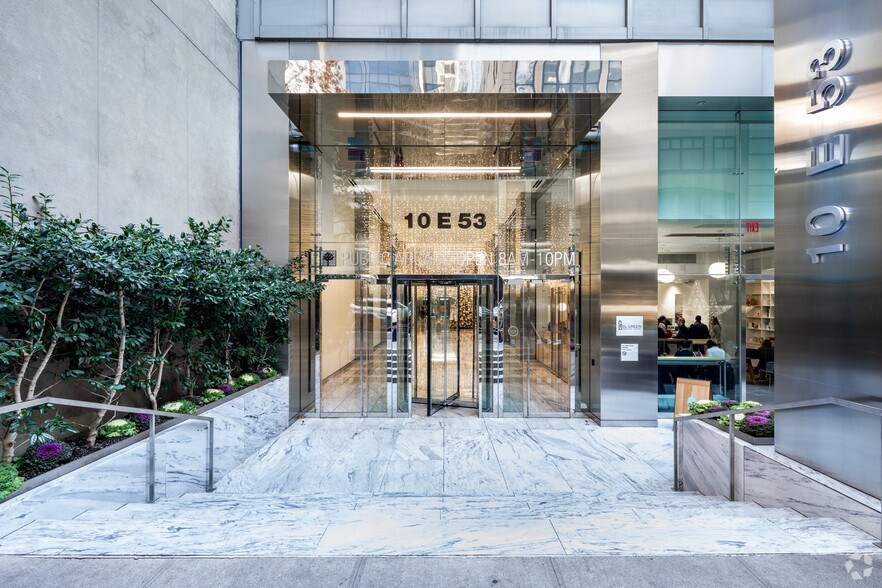 10 E 53rd St, New York, NY à louer - Photo du bâtiment - Image 3 de 11