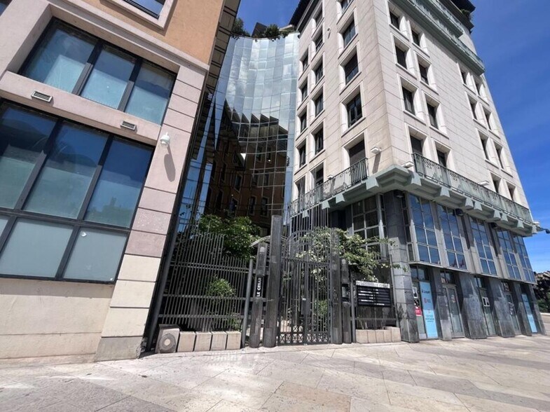 20 Place Louis Pradel, Lyon à louer - Photo du bâtiment - Image 2 de 16
